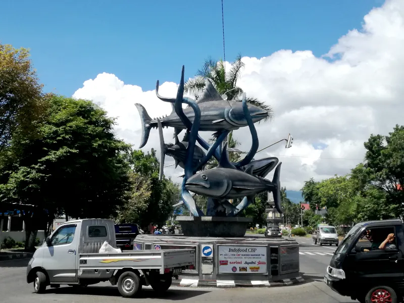 鰹のモニュメント