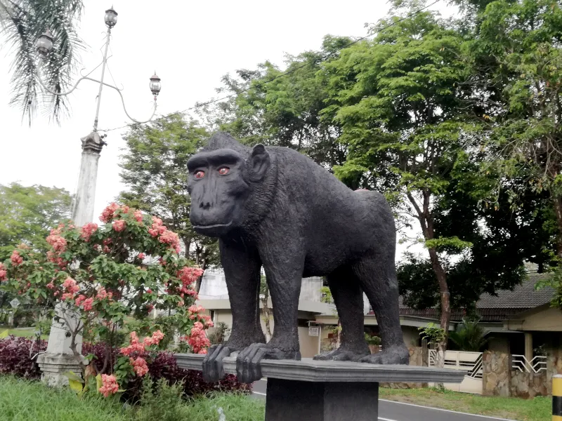 クロザルのモニュメント