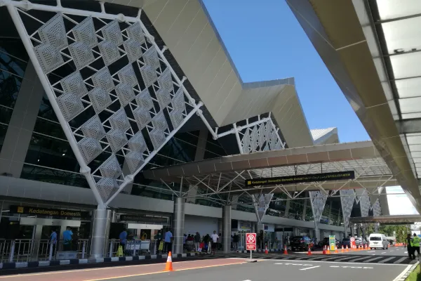 サム・ラトゥランギ国際空港