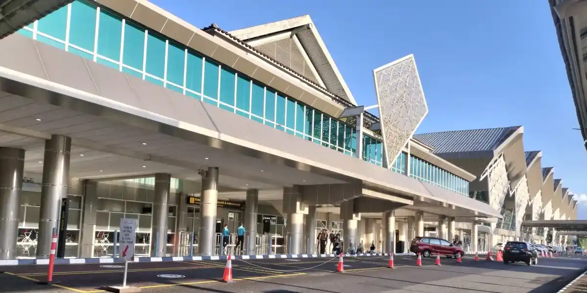 サムラトゥランギ国際空港