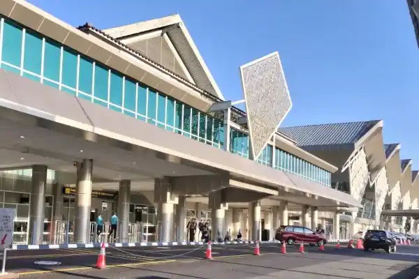 サム・ラトゥランギ国際空港