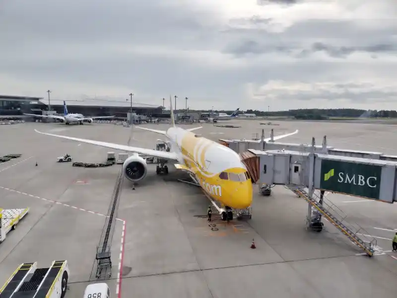 サム・ラトゥランギ空港