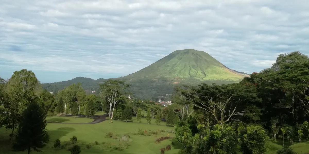 トモホンのシンボル ロコン山