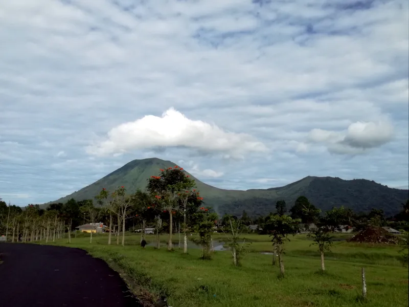ミナハサ高原のロコン山