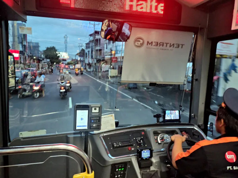 トランスマナド 運転士さん